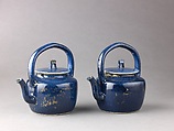 Covered teapot or wine pot (pair with 1975.1.1705), Chinese  , Qing Dynasty, Kangxi period, Porcelain with 